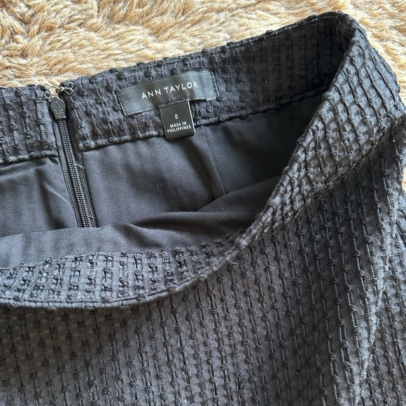 Ann Taylor Textured Skirt 0 - Picture 4 of 8